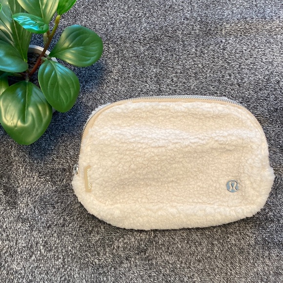 Everywhere Fleece belt bag - Picture 1 of 4